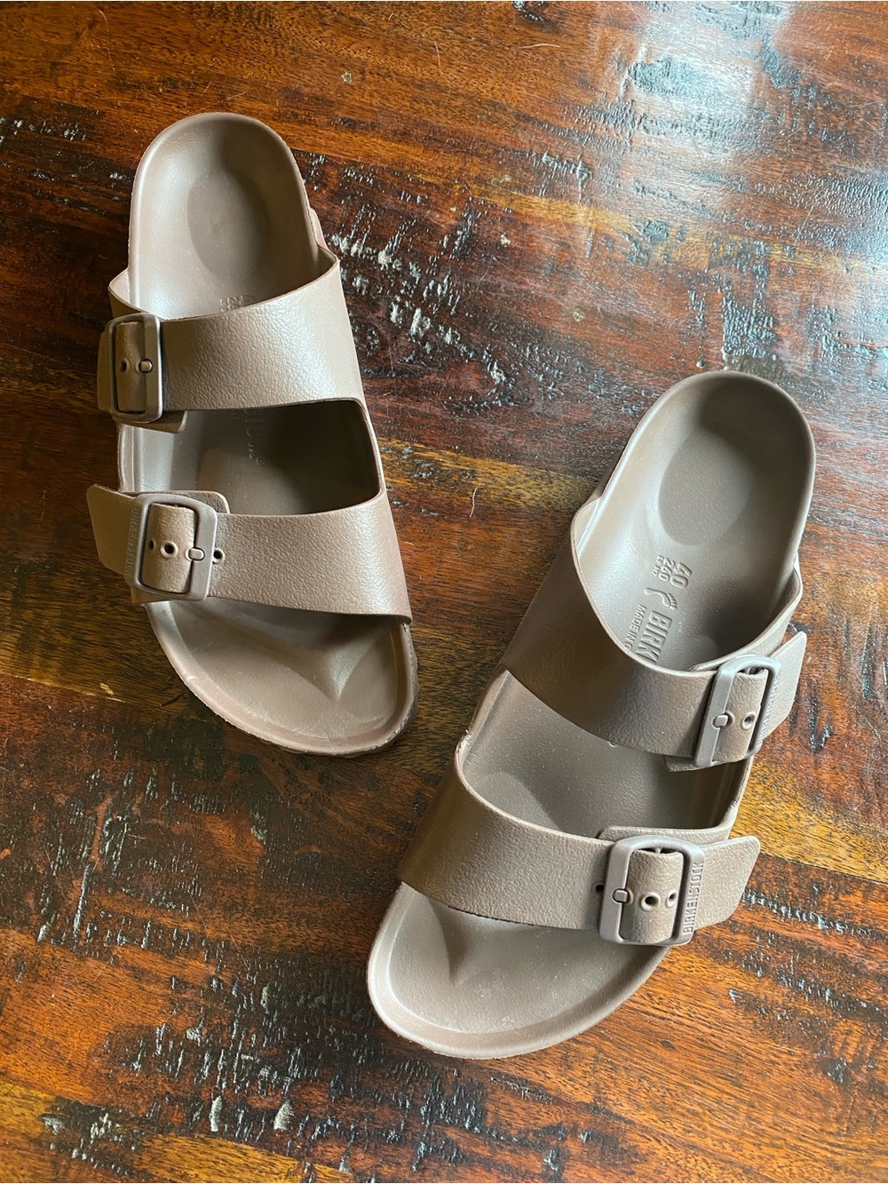 Birkenstocks Arizona Essentials women’s size 40 (9-9.5) chocolate brown sandals